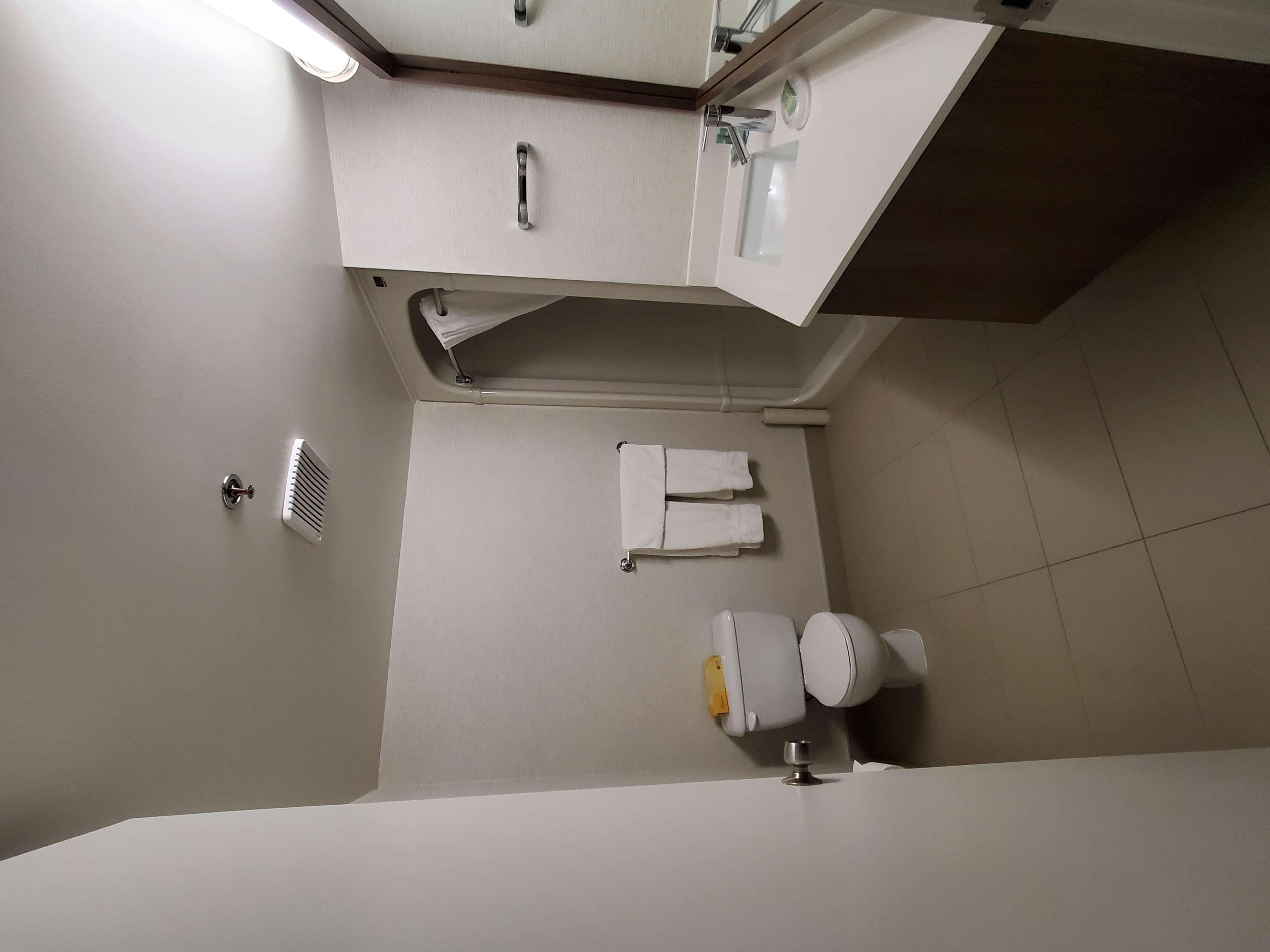 Best Western Hotel Бросард Екстериор снимка