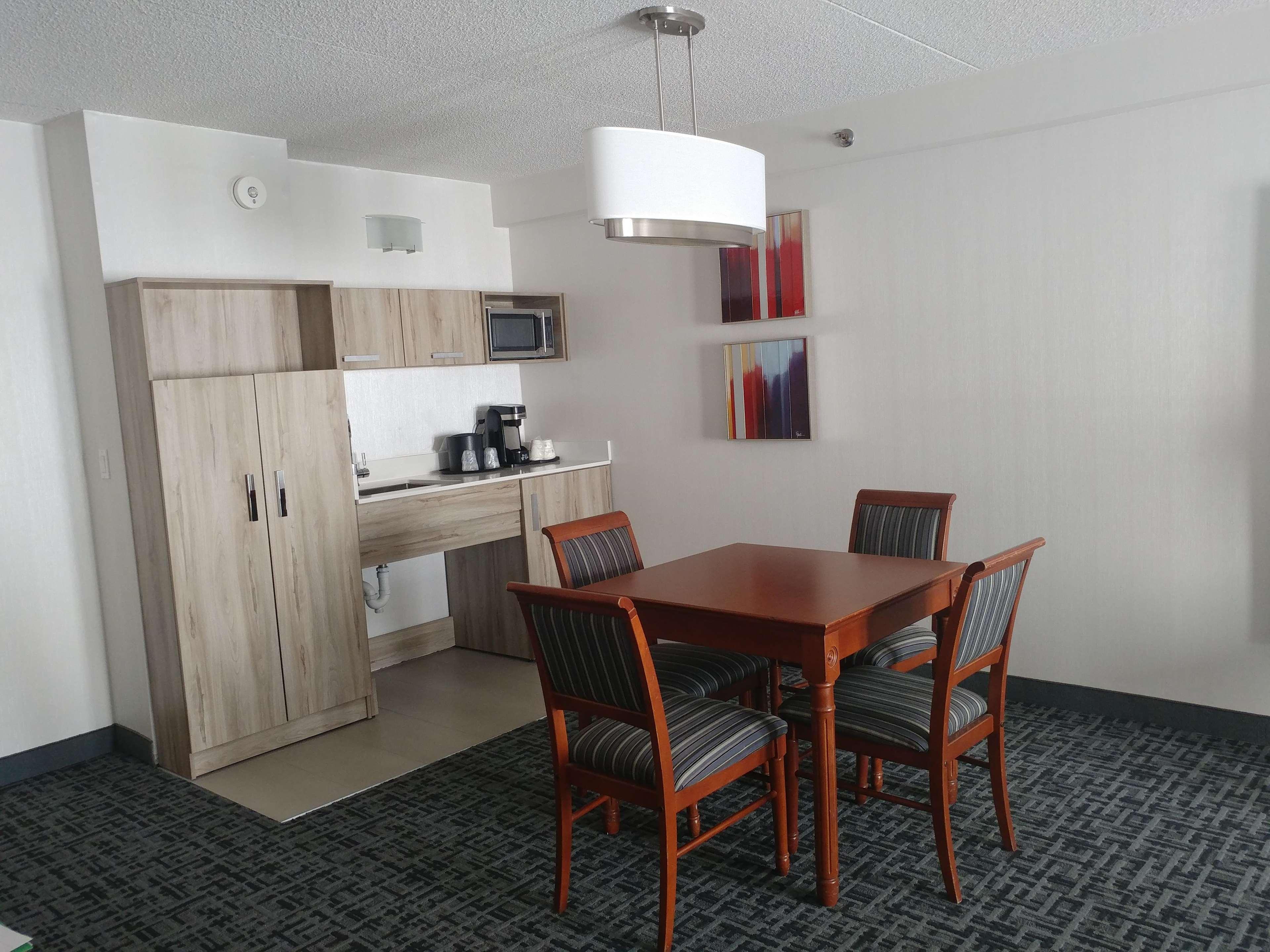 Best Western Hotel Бросард Екстериор снимка