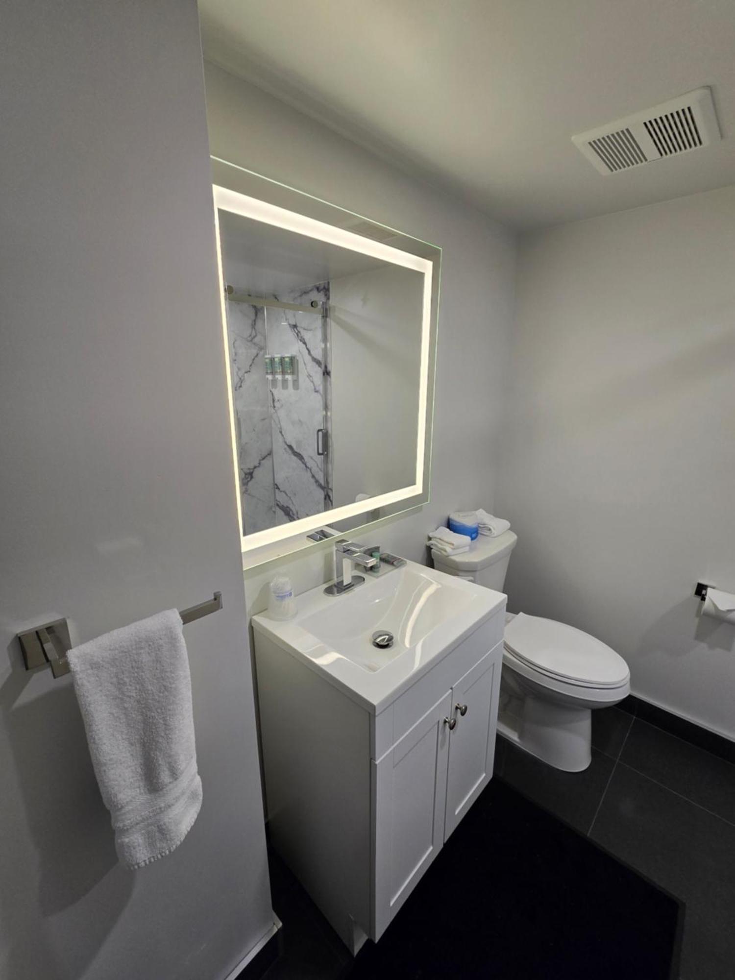 Best Western Hotel Бросард Екстериор снимка
