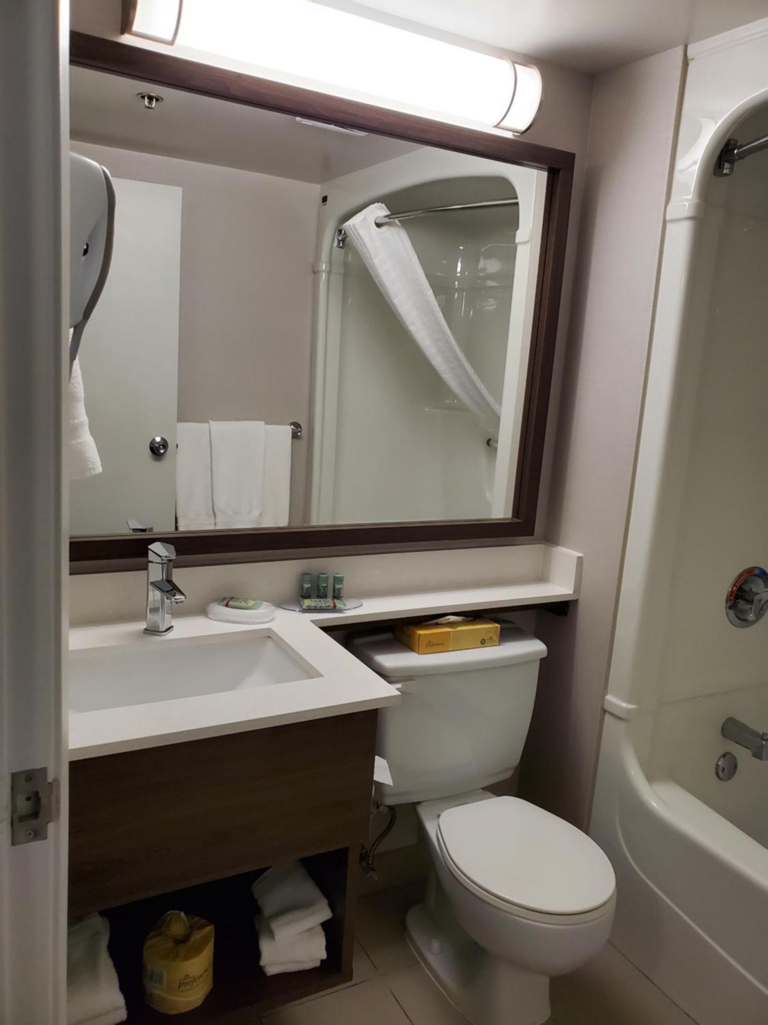 Best Western Hotel Бросард Екстериор снимка